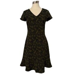 NWT Banana Republic Fit Flare Dress Womens 8 Green Floral Ruffle V-Neck Short